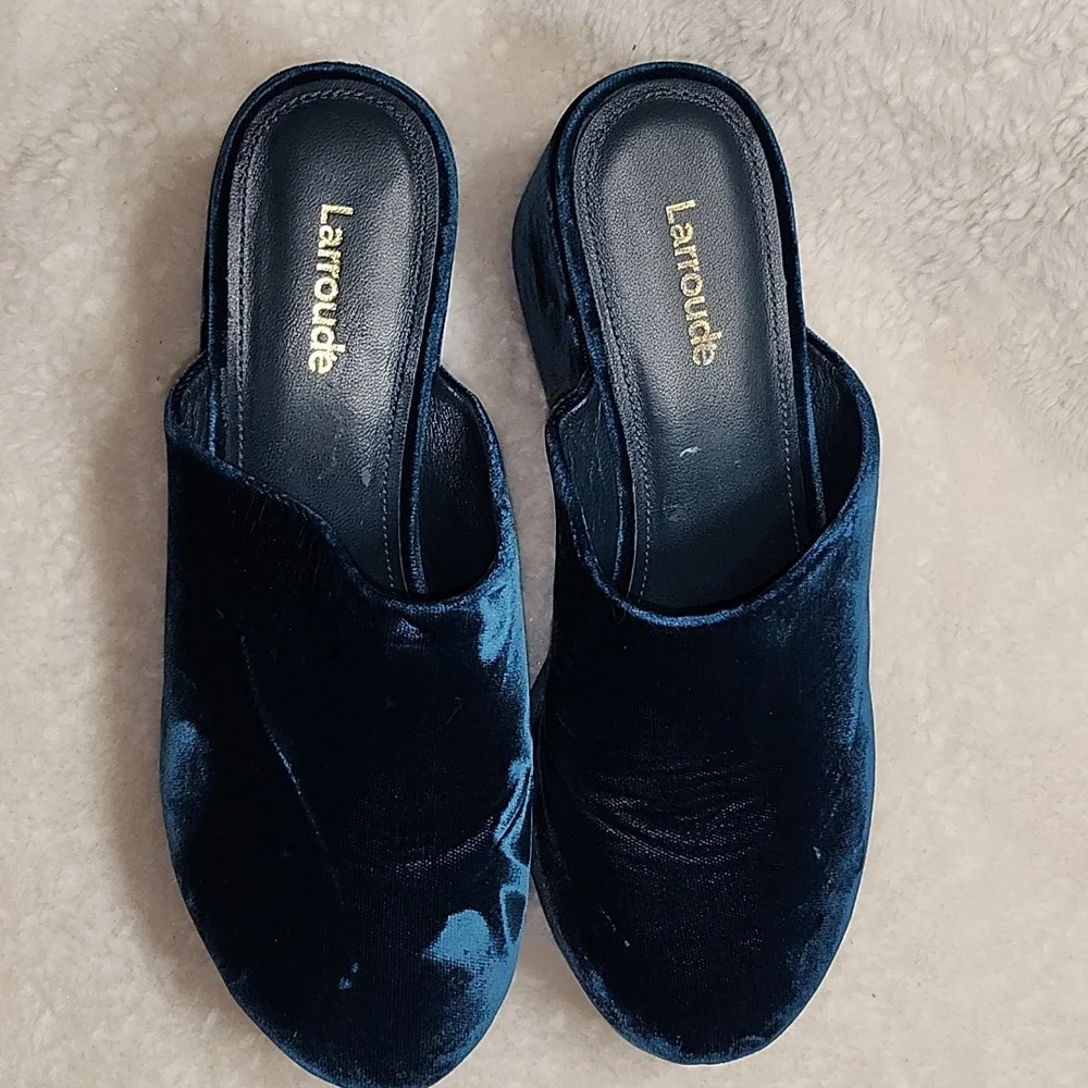 Larroudé Miso Platform Clog in Deepsea Velvet Size 6